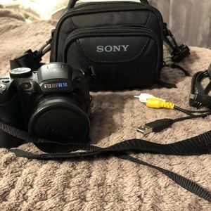 Fujifilm Finepix S2500HD 12MP Digital Camera